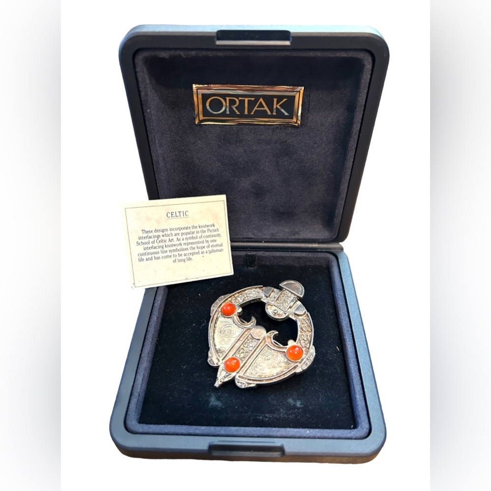 Ortak Malcolm Gray XL Sterling Silver Celtic Brooch Carnelian Orange Stone w Box
